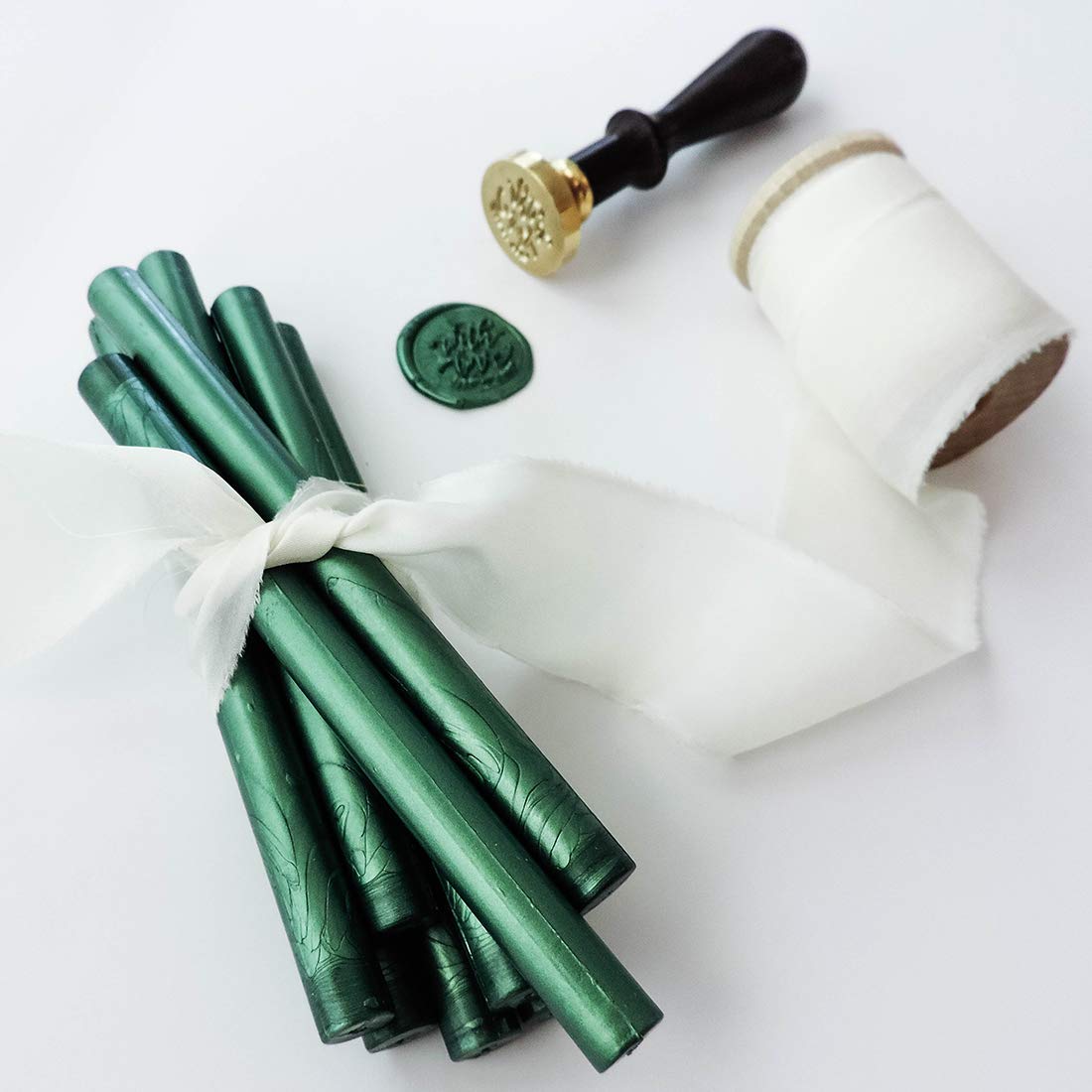 UNIQOOO Mailable Glue Gun Sealing Wax Sticks for Wax Seal Stamp - Metallic Botanical Green, Great for Birthday Cards, Wedding Invitations, Envelope, Snail Mail, Wine Package, Xmas Gift Idea, Pack of 8