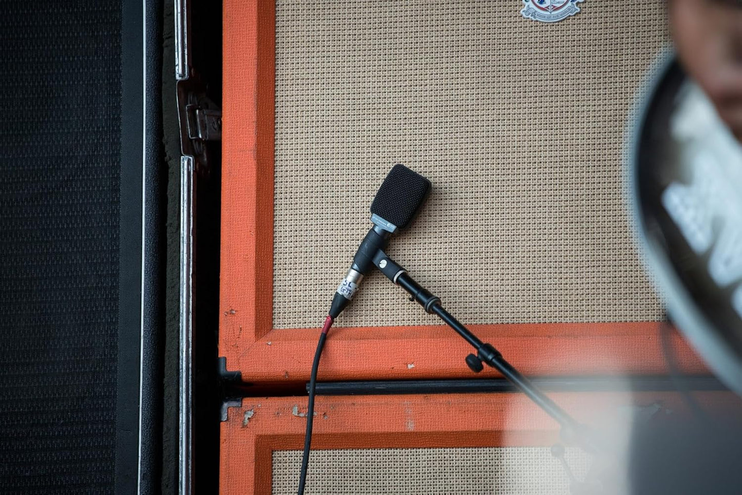 Sennheiser Professional e 609 Silver Super-Cardioid Instrument Microphone,Wired, Wireless